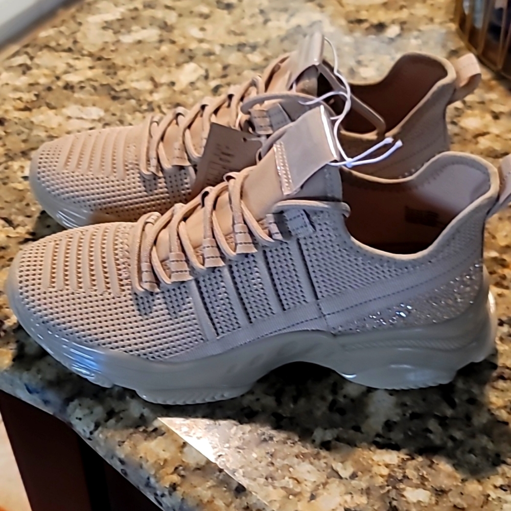 Love Love Sneakers